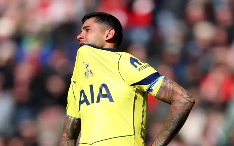 تلقى توتنهام ضربة موجعة في صراع الهبوط، بعدما تأكد غياب كريستيان روميرو حتى نهاية الموسم إثر إصابة مروّعة تعرض لها أمام سندرلاند